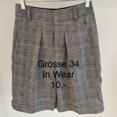 Short elegant trousers