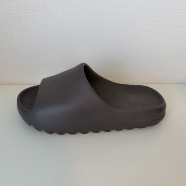 Yeezy Slide Root