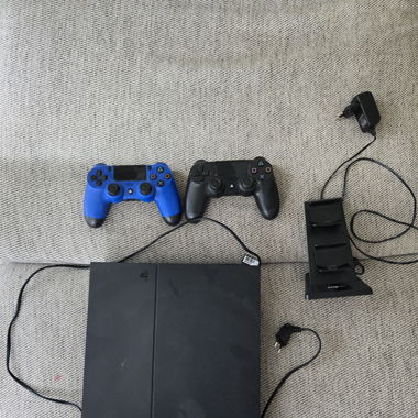 RESERVIERT bis 25.06.25 Playstation 4 mit Zubehör