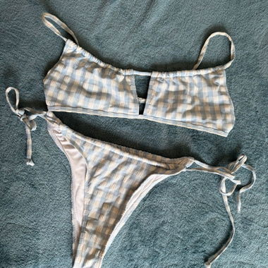 Bikini rayé à nouettes