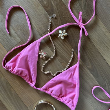 Top bikini nero e rosa 