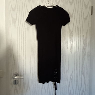 Robe t-shirt noire à laçage