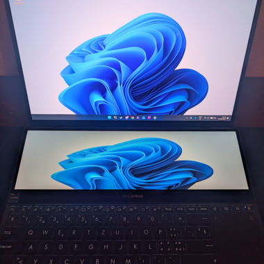 ASUS ZenBook Laptop con Penna