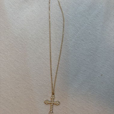 Collana dorata con croce
