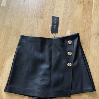 Mini-Short schwarz AMISU