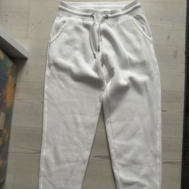 weisse jogginghose