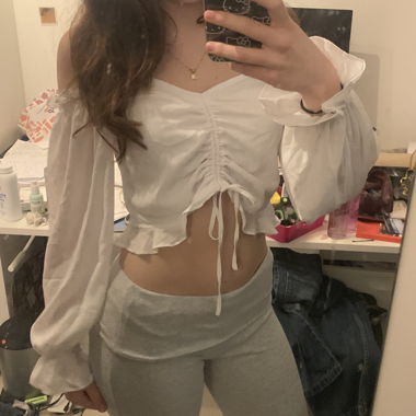 Flowy off shoulder top H&M size S/M