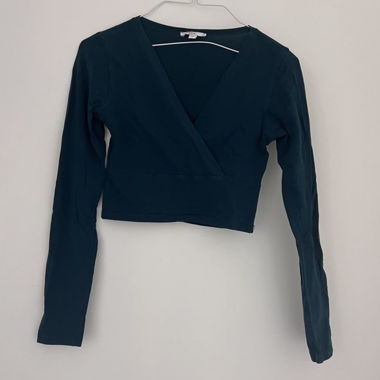 Dunkelgrueses Wickelshirt