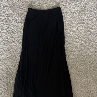 black maxiskirt