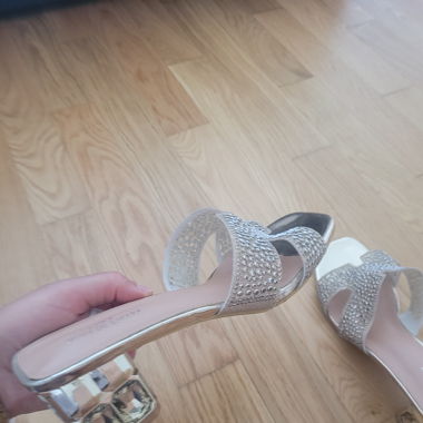 Je mis en vente ce magnifique chaussure  