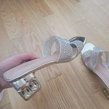 Je mis en vente ce magnifique chaussure  