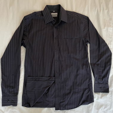 chemise noire rayée boutonnée