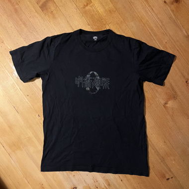 Uniqlo x Jujutsu Kaisen Limitiertes Shirt