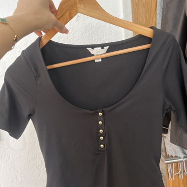 Black H&M shirt with button placket