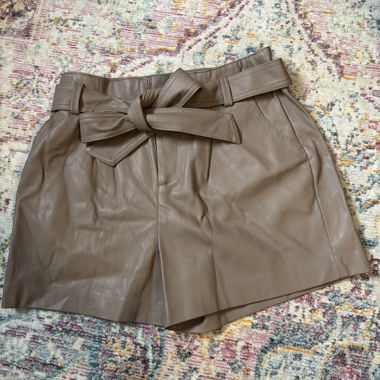Kurze Hose perfekt zum über Strumpfhose anziehen