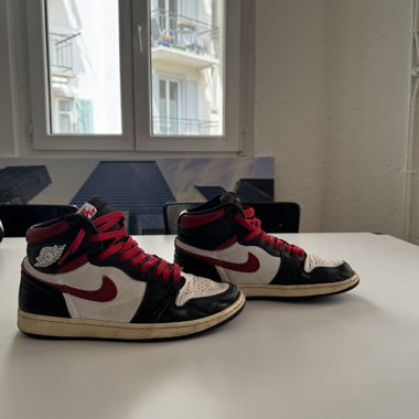 Jordan 1 Retro noir rouge