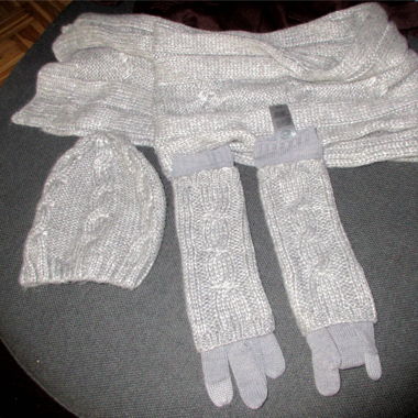 Kappe Schal Handschuhe Set in Silber-Grau