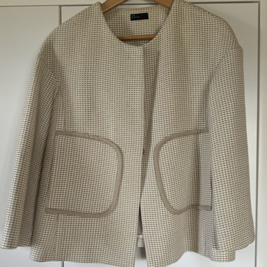 Beige cropped jacket