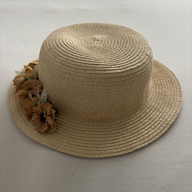 Chapeau de paille avec fleurs