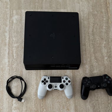 PLAYSTATION 4