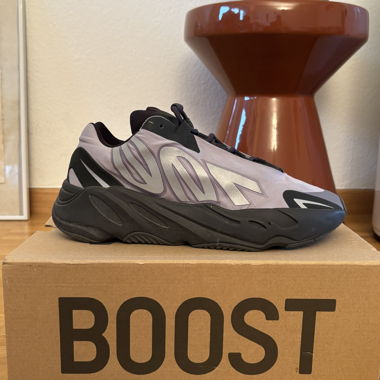 Yeezy boost 700