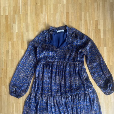 Robe bleue et dorée