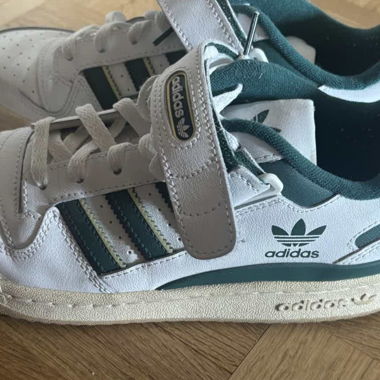 Baskets Adidas Forum blanc/vert