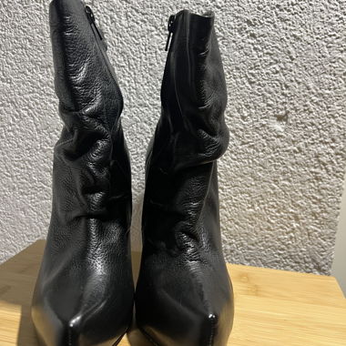 Schwarze Stiefeletten mit Absatz, Grösse 39