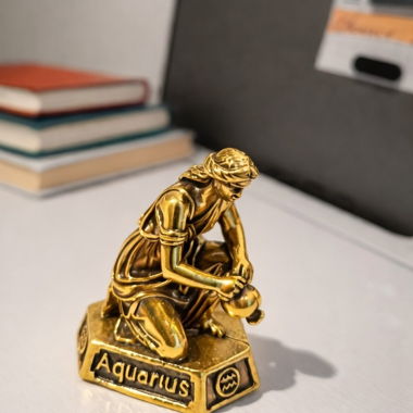 Statuette Aquarius dorée