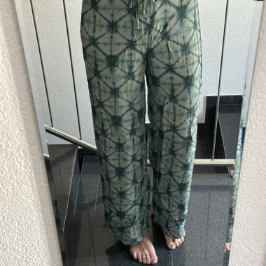 Pantaloni estivi leggeri in batik verdi