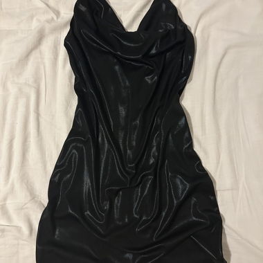 Schwarzes Kleid