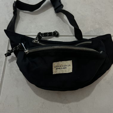 Borsa a tracolla nera Stradivarius
