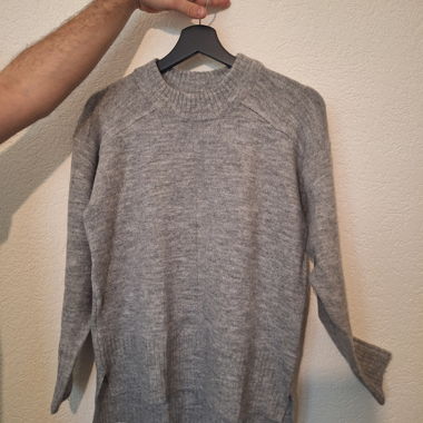 Maglione in maglia grigia