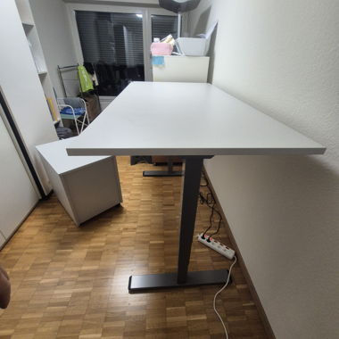 Electric height-adjustable office desk