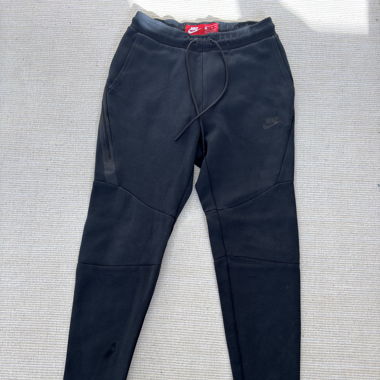 Nike tech sweatpants 