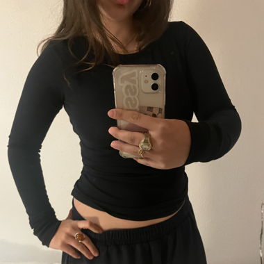 basic balck longsleeve