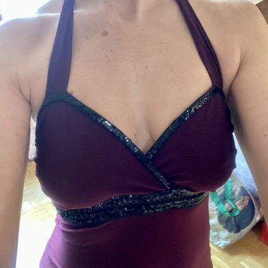 Bordeauxrote Neckholder-Kleid mit Rückenfreiem Ausschnitt