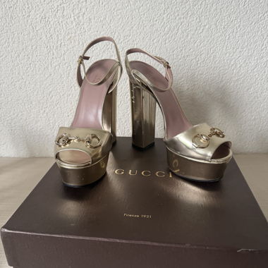 Gucci Plateausandalen gold
