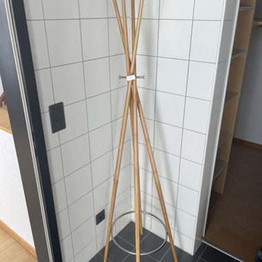 Garderobenständer aus Holz