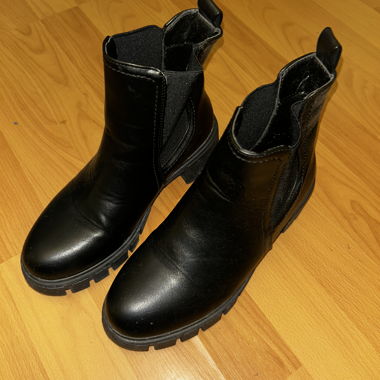stivaletti in pelle nera