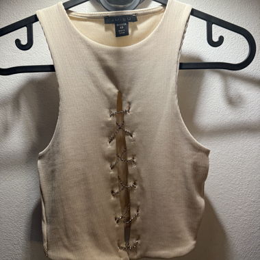 Shirt con ampio scollo e banda glitter