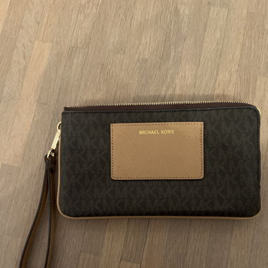 Michael Kors Clutch