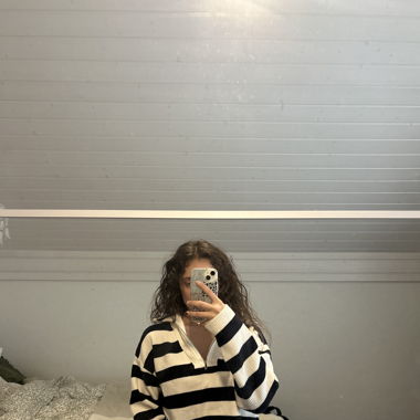 Gestreifter Strickpullover