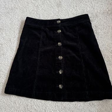 Jupe en velours côtelé noire avec boutons