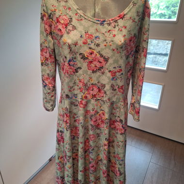 Geblummtes Kleid