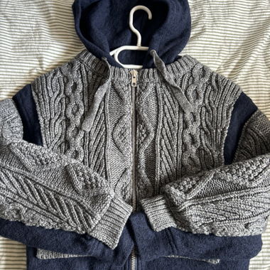 Gilet à capuche zippé courte, Zara