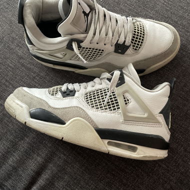 Air Jordan 4 “Military Black” – Gr. 37.5
