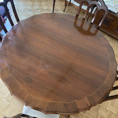 Tavolo da pranzo allungabile e le sue 4 sedie