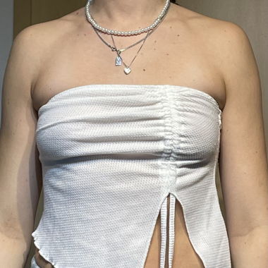 Bandeau blanc resserré à la poitrine 