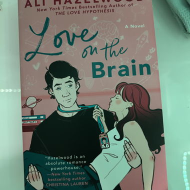 Love on the Brain - Ali Hazelwood